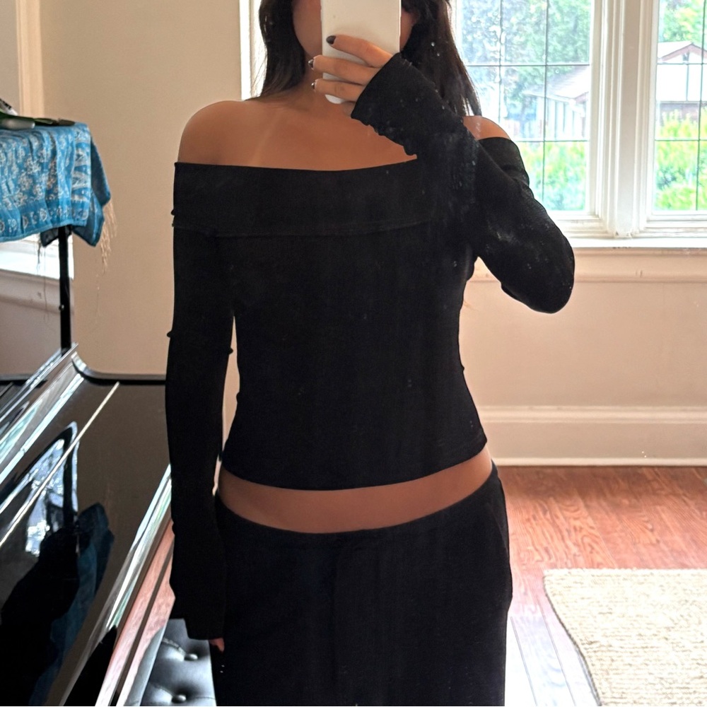 Motel Rocks Off Shoulder Black Longsleeve Top - Picture 2 of 4